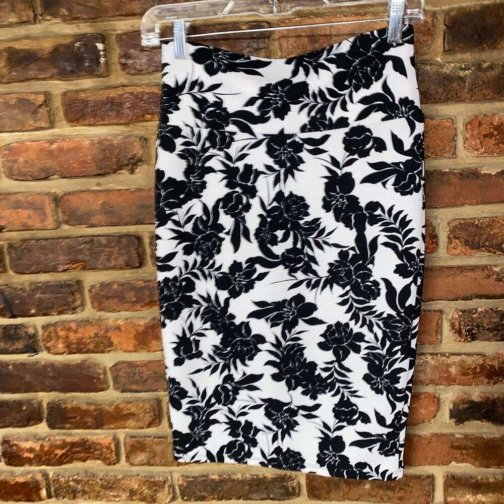 LuLaRoe Black White Floral Knee Length Midi Pencil Skirt Women's Size XS